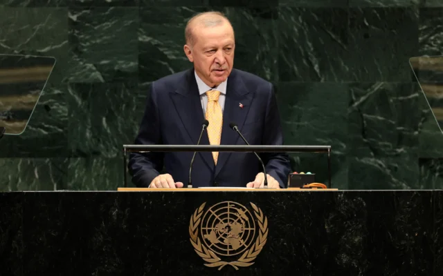 Le président turc Recep Tayyip Erdogan s'exprime lors de la 81e session de l'Assemblée générale des Nations unies (ONU) au siège de l'ONU, le 22 septembre 2026 à New York. (Crédit: Michael M. Santiago/Getty Images/AFP) Le président turc Recep Tayyip Erdogan s'exprime lors de la 81e session de l'Assemblée générale des Nations unies (ONU) au siège de l'ONU, le 22 septembre 2026 à New York. (Crédit: Michael M. Santiago/Getty Images/AFP)