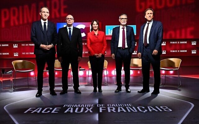 Raphaël Glucksmann, Emmanuel Maurel, Ségolène Royal, Olivier Faure et Jérôme Guedj, lors du premier débat de la primaire sociale-démocrate, sur le plateau de LCI, à Boulogne-Billancourt, le 23 septembre 2026. (Crédit :  JULIEN DE ROSA / AFP)