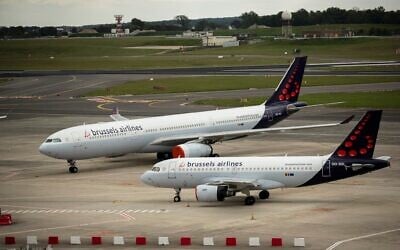 Des avions de Brussels Airlines sur le tarmac de l'aéroport de Bruxelles, le 12 mai 2020. (Crédit : Francisco Seco/AP)
