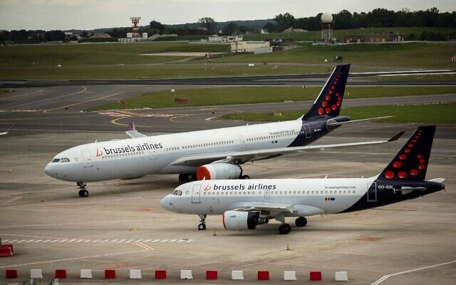 Des avions de Brussels Airlines sur le tarmac de l'aéroport de Bruxelles, le 12 mai 2020. (Crédit : Francisco Seco/AP)