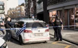 La police sécurisant un périmètre après une explosion survenue près d’une synagogue, à Liège, en Belgique, le 9 mars 2026. (Crédit: Valentin Bianchi/AP Photo)