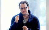 Dario Amodei, PDG et cofondateur d’Anthropic, lors d’une table ronde organisée dans le cadre de la réunion du Réseau international des instituts de sécurité de l’IA au Golden Gate Club, au Presidio de San Francisco, le 20 novembre 2024. (Crédit: AP Photo/Jeff Chiu)