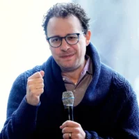 Dario Amodei, PDG et cofondateur d’Anthropic, lors d’une table ronde organisée dans le cadre de la réunion du Réseau international des instituts de sécurité de l’IA au Golden Gate Club, au Presidio de San Francisco, le 20 novembre 2024. (Crédit: AP Photo/Jeff Chiu)
