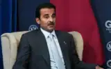 L'émir du Qatar, le cheikh Tamim ben Hamad al-Thani, s'entretenant avec le président américain Donald Trump (hors champ) lors d'une rencontre bilatérale en marge du sommet du G7, à Évian-les-Bains, en France, le 16 juin 2026. (Crédit : Julia Demaree Nikhinson/AP)