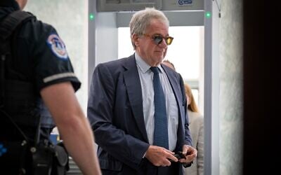 Leon Black, un milliardaire proche de Jeffrey Epstein, arrive pour une audition à huis clos devant la commission de surveillance de la Chambre des représentants, au Capitole à Washington, le 26 juin 2026. (Crédit:  AP/J. Scott Applewhite, archives)