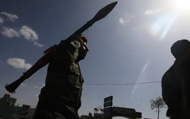 Des rebelles houthis yéménites défilent lors d'une campagne de mobilisation à Sanaa, au Yémen, le 10 septembre 2026. (Crédit: AP)