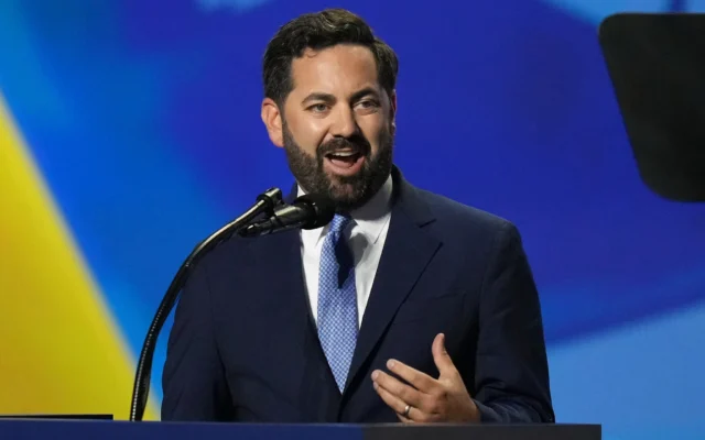 Le représentant républicain de New York Mike Lawler s’exprime lors de la convention républicaine, à Dallas, le 10 septembre 2026. (Crédit : Alex Brandon/AP) Le représentant républicain de New York Mike Lawler s’exprime lors de la convention républicaine, à Dallas, le 10 septembre 2026. (Crédit : Alex Brandon/AP)