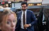 Le maire de New York, Zohran Mamdani, lors de son arrivée à la « Marche et discussion interconfessionnelles pour la paix » organisée à l'occasion du 11-Septembre, à New York, le 10 septembre 2026. (Crédit : Adam Gray/AP Photo)