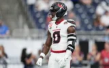 Le linebacker des Houston Texans, Azeez al-Shaair, s’échauffant avant un match de football américain de la NFL contre les Buffalo Bill, à Houstons, le 13 septembre 2026. (Crédit : Ashley Landis/AP)