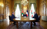 Le président français Emmanuel Macron, au centre, le roi Abdallah II de Jordanie et le président libanais Joseph Aoun, à droite, participent à une réunion trilatérale en amont de l'ouverture de la réunion du « Processus d'Aqaba » en soutien aux Forces armées libanaises (FAL), à l'Hôtel des Invalides à Paris, le jeudi 17 septembre 2026. (Crédit : Gonzalo Fuentes/Pool Photo via AP)