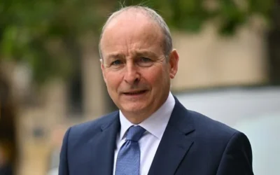 Le Premier ministre irlandais Micheal Martin arrivant à Heron House, le siège du gouvernement situé au 10 North, à Manchester, en Angleterre, le 18 septembre 2026. (Crédit : Oli Scarff/Pool Photo via AP)