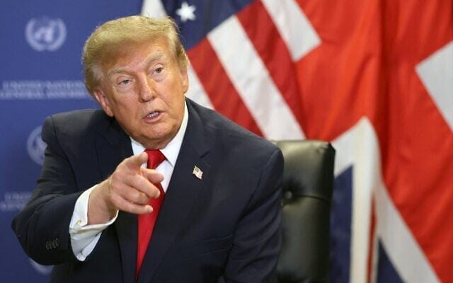 Le président américain Donald Trump rencontrant le Premier ministre britannique Andy Burnham en marge de la 81ᵉ Assemblée générale des Nations unies, à New York, le 22 septembre 2026. (Crédit : Toby Melville/Pool Photo via AP)