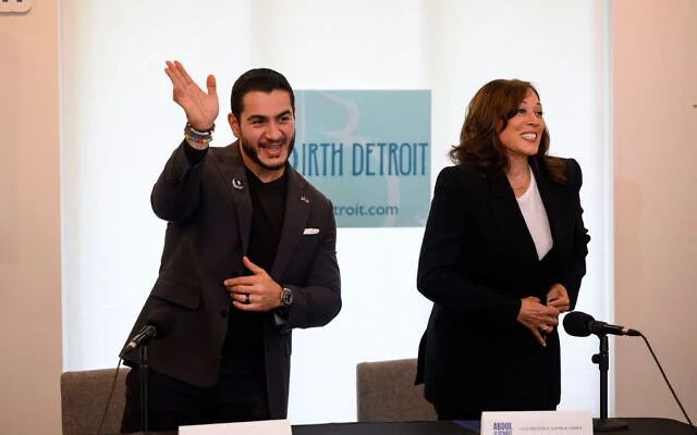 Le candidat au Sénat américain Abdul El-Sayed (à gauche) et l'ex-vice-présidente américaine Kamala Harris participent à une table ronde sur la santé reproductive à Birth Detroit, à Détroit, le 22 septembre 2026. (David Guralnick/Detroit News via AP, Pool)