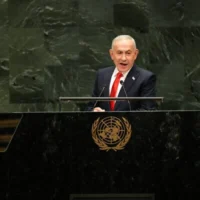 Le Premier ministre israélien Benjamin Netanyahu s’exprimant lors de la 81ᵉ session de l’Assemblée générale des Nations unies, au siège de l’ONU, le 24 septembre 2026. (Crédit : Seth Wenig/AP)