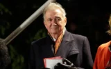 Terje Rod-Larsen, diplomate norvégien qui fut l'un des principaux artisans des Accords Oslo signés il y a 25 ans, lors de la cérémonie annuelle d'illumination du sapin de Noël norvégien, à Trafalgar Square, à Londres, le 6 décembre 2018. (Crédit : Matt Dunham/AP)