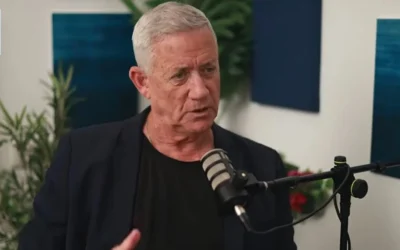 Benny Gantz, chef du parti Bleu et Blanc, lors du podcast "Lazar Focus", le 18 septembre 2026. (Capture d'écran)