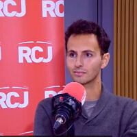 Samuel Fitoussi sur la station de radio de radio RCJ. (Capture d'écran/YouTube)