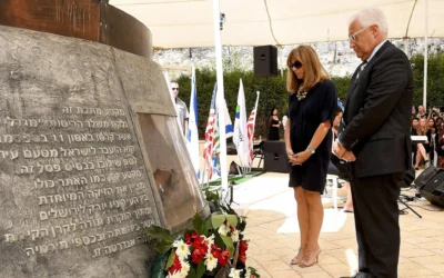 David Friedman, alors ambassadeur des États-Unis en Israël, lors de la cérémonie commémorative du 11-Septembre, en Israël, le 11 septembre 2017. (Crédit : Matty Stern/Ambassade des États-Unis à Tel Aviv)