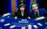 Nelli Levonyan, à gauche, qui est apparue à plusieurs reprises en uniforme nazi complet lors des diffusions en direct de blackjack sur Duel.com, est assise aux côtés de Paul « Gypsy Crusader » Miller, qui apparaît souvent en ligne déguisé en Joker, le super-vilain. (Crédit : Capture d’écran/JTA)