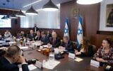 Le Premier ministre Benjamin Netanyahu préside une réunion hebdomadaire du Conseil des ministres au bureau du Premier ministre à Jérusalem, le 27 septembre 2023. (Crédit : Chaim Goldberg/Flash90/Archives)