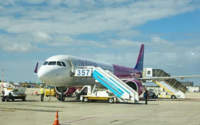 Un avion de ligne Wizz Air à l'aéroport international Ben Gurion, près de Tel Aviv, le 25 février 2026. (Crédit : Chaïm Goldberg/Flash90)