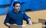 Le ministre des Affaires de la diaspora, Amichai Chikli, assiste à une séance plénière extraordinaire dans l'auditorium de la Knesset, à Jérusalem, pendant la guerre contre l'Iran et le Hezbollah, le 9 mars 2026. (Crédit : Yonatan Sindel/Flash90)