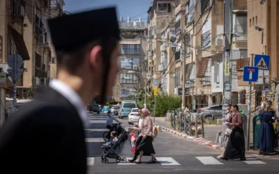 La ville densément peuplée de Bnei Brak, près de Tel-Aviv, le 15 juillet 2026. (Miriam Alster/FLASH90)