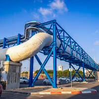 Vue générale d’une usine de dessalement d’eau près de Rishon Lezion, dans le centre d’Israël, le 2 septembre 2026. (Crédit : Yossi Aloni/Flash90)