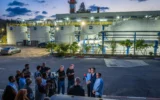 Le ministre de l’Énergie, de l’Eau et des Infrastructures, Eli Cohen, visite une usine de dessalement près de Rishon LeZion, le 2 septembre 2026. (Crédit : Yossi Aloni/Flash90)