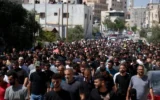 Un cortège funèbre en hommage à deux Palestiniens tués lors d'une opération antiterroriste israélienne, dans le village d'Al-Mughayyir, en Cisjordanie, le 3 septembre 2026. (Crédit : STR)