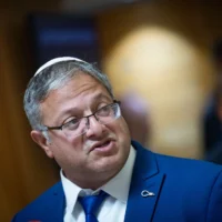 Le ministre de la Sécurité nationale Itamar Ben Gvir, chef du parti Otzma Yehudit, arrive pour une audience devant la commission centrale électorale à la Knesset, à Jérusalem, le 23 septembre 2026. (Crédit : Yonatan Sindel/Flash90)