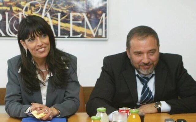 Esterina Tartman (à gauche) et Avigdor Liberman, sur une photographie publiée par ce dernier en hommage à l’ancienne députée, le 16 septembre 2026. (Crédit : Capture d’écran/X/Avigdor Liberman) Esterina Tartman (à gauche) et Avigdor Liberman, sur une photographie publiée par ce dernier en hommage à l’ancienne députée, le 16 septembre 2026. (Crédit : Capture d’écran/X/Avigdor Liberman)