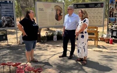 Christophe Parisot et son épouse, Corrine Parisot-Chautemps, lors de leur visite sur le site du festival Nova, le 4 septembre 2026. (Capture d'écran X - @lafranceenisrael)