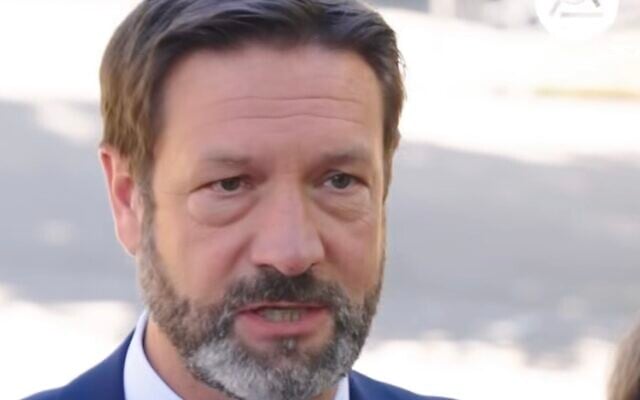 Fabrice Pannekoucke, le président de la Région Auvergne-Rhône-Alpes, lors d'un déplacement jeudi 3 septembre au lycée Émile-Loubet de Valence (Capture d'écran - Instagram @region_auvergnerhonealpes)