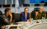 Le président Isaac Herzog en visite au quartier général de la division Judée-Samarie de Tsahal, en Cisjordanie, le 30 septembre 2026. (Crédit : Shalev Shalom)
