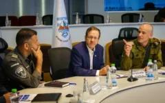 Le président Isaac Herzog en visite au quartier général de la division Judée-Samarie de Tsahal, en Cisjordanie, le 30 septembre 2026. (Crédit : Shalev Shalom)
