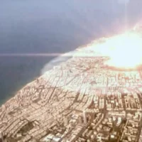 Capture d’écran du documentaire « Nouveau Rafale, drones et canons : la révolution des armes françaises » diffusé par RMC Découverte le 1er septembre 2026 dans lequel on peut voir une simulation d'explosion nucléaire sur Tel Aviv. (Crédit : Capture d’écran RMC Découverte)
