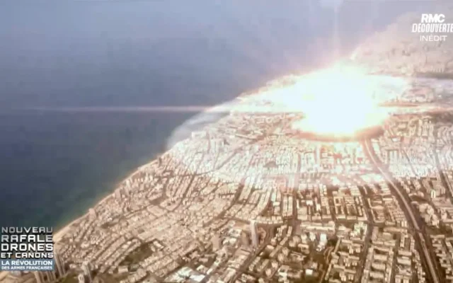 Capture d’écran du documentaire « Nouveau Rafale, drones et canons : la révolution des armes françaises » diffusé par RMC Découverte le 1er septembre 2026 dans lequel on peut voir une simulation d'explosion nucléaire sur Tel Aviv. (Crédit : Capture d’écran RMC Découverte) Capture d’écran du documentaire « Nouveau Rafale, drones et canons : la révolution des armes françaises » diffusé par RMC Découverte le 1er septembre 2026 dans lequel on peut voir une simulation d'explosion nucléaire sur Tel Aviv. (Crédit : Capture d’écran RMC Découverte)
