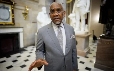 Le député américain Gregory Meeks s’adresse aux journalistes au Capitole, à Washington, le 21 mai 2026. (Crédit : Andrew Harnik/Getty Images/JTA)