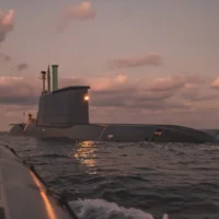 Le sous-marin INS Drakon de la marine israélienne navigue en mer Méditerranée, tôt le 24 septembre 2026. (Crédit : Armée israélienne)