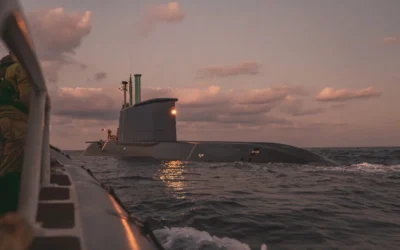 Le sous-marin INS Drakon de la marine israélienne navigue en mer Méditerranée, tôt le 24 septembre 2026. (Crédit : Armée israélienne)