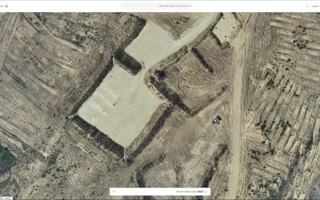 Des images aériennes de 2025 publiées par govmap.gov.il montrant une base militaire israélienne dans des zones non floutées au nord de la bande de Gaza. (Crédit : govmap.gov.il)