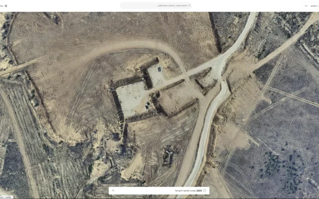Des images aériennes de 2025 publiées par govmap.gov.il montrant une base militaire israélienne dans les zones non floutées du nord de la bande de Gaza. (Crédit : govmap.gov.il)