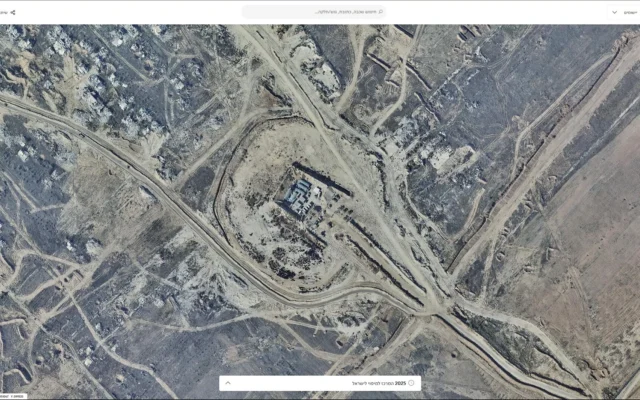 Des images aériennes de 2025 publiées par govmap.gov.il montrant une base militaire israélienne dans les zones non floutées du nord de la bande de Gaza. (Crédit : govmap.gov.il)