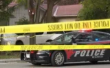 Des policiers canadiens sur les lieux d’une fusillade près de la synagogue Sons of Jacob à Belleville, en Ontario, le 21 septembre 2026. (Crédit : Capture d'écran/CBC)