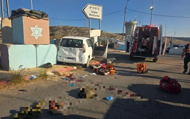 Le lieu de l'attaque à la voiture-bélier au poste de contrôle de Maccabim, en Cisjordanie, le 23 septembre 2026. (Crédit : United Hatzalah)