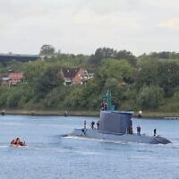Le sous-marin INS Drakon de la Marine israélienne traverse l'Allemagne, en route vers Israël, sur une photo publiée le 23 septembre 2026. (Crédit : Armée israélienne)