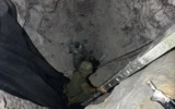 Des soldats de l'unité d'élite du Corps du Génie Militaire Yahalom dans un puits, à Qalqilya, en Cisjordanie, le 23 septembre 2026. (Crédit : Armée israélienne)
