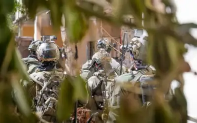 Illustration : Des commandos de l’unité Shayetet 13 de la marine israélienne opérant dans la ville de Khiam, au sud du Liban, sur une photo diffusée le 27 mars 2026. (Crédit : Armée israélienne)