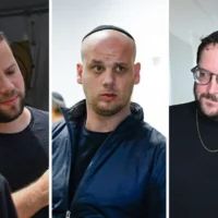 Les conseillers principaux du Premier ministre Benjamin Netanyahu (de gauche à droite) : Topaz Luk, Eli Feldstein et Jonatan Urich. (Crédit : Flash90)